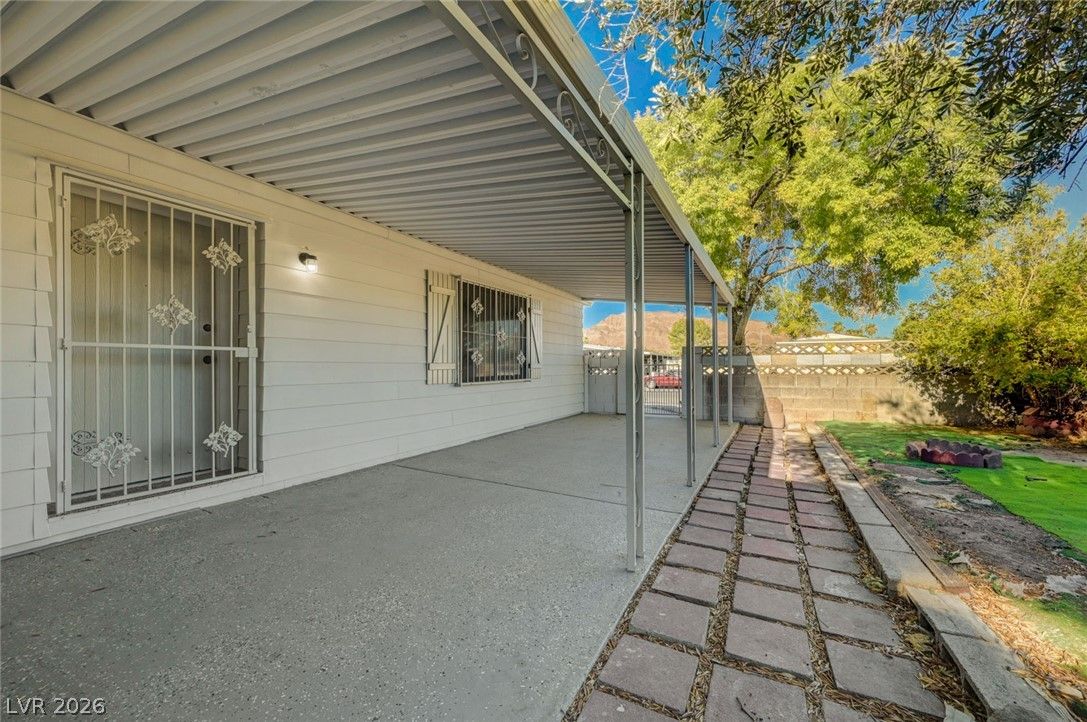 293 Sir William Way — photo 3