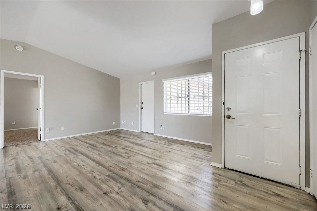 533 East Rolly Street — photo 5