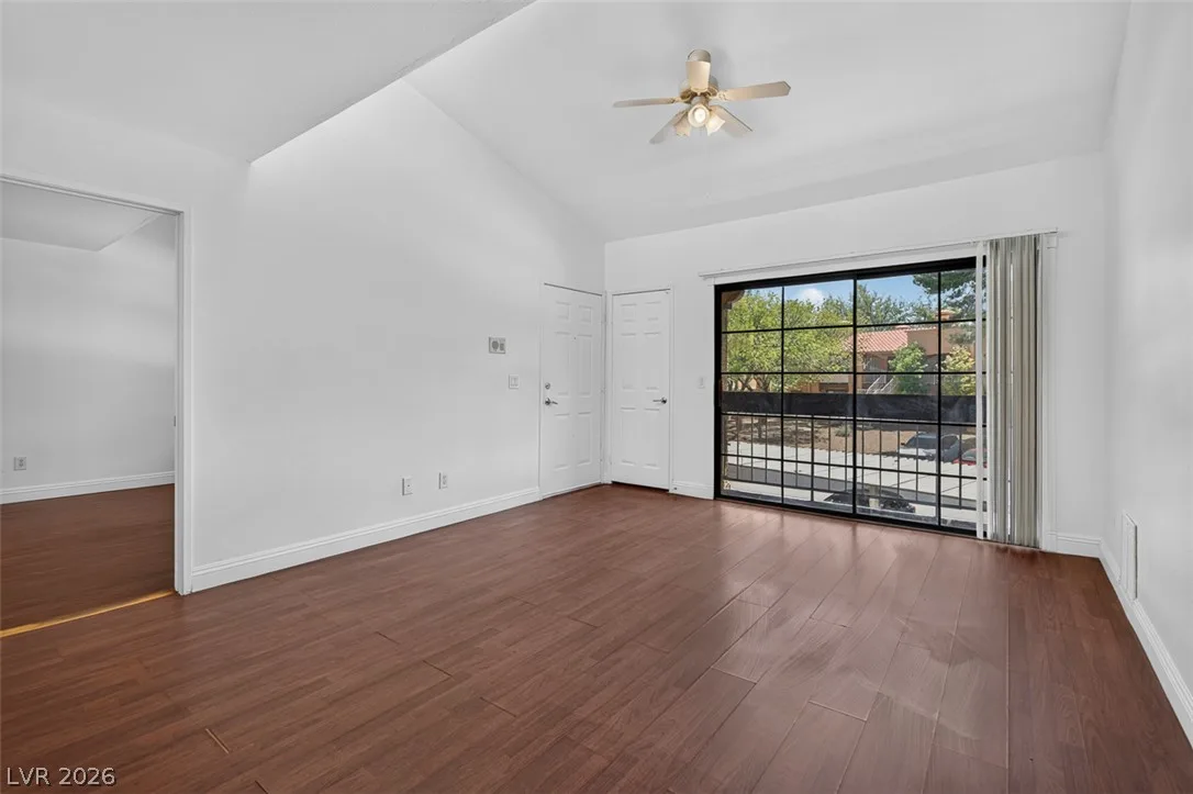 5158 South Jones Boulevard 201 — photo 5