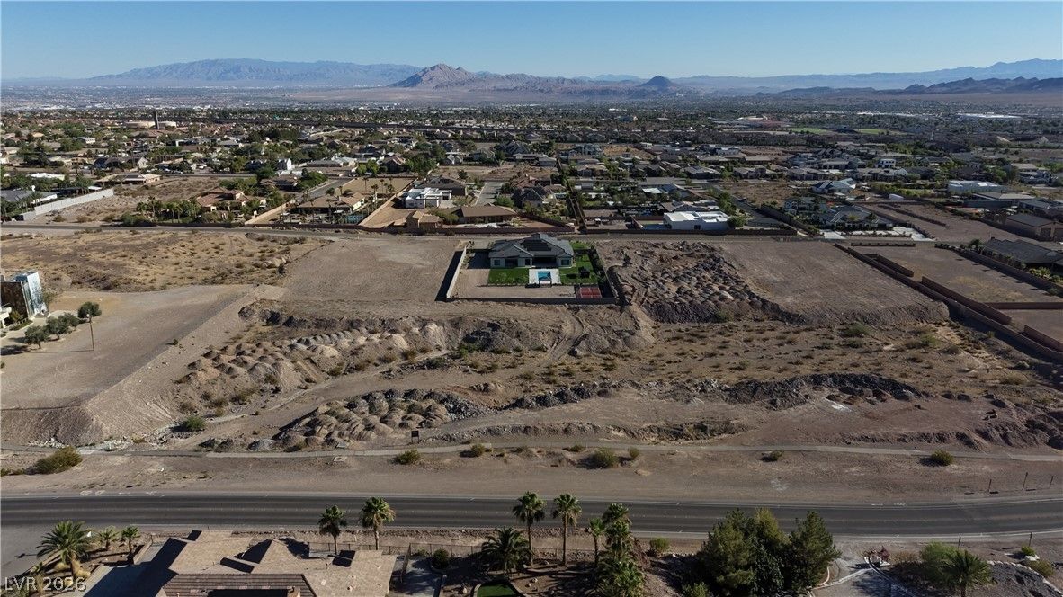 328 East Paradise Hills Drive — photo 4 of 9