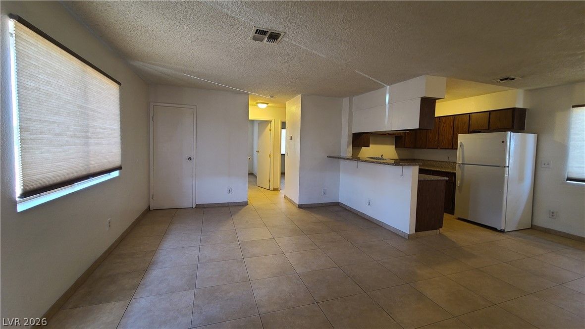 3117 East Carey Avenue 3 — photo 3 of 19
