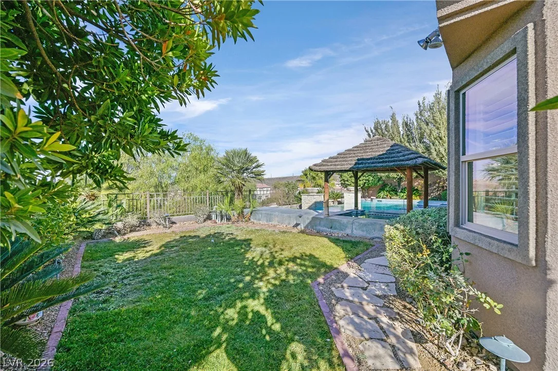 2184 Pont National Drive — photo 5