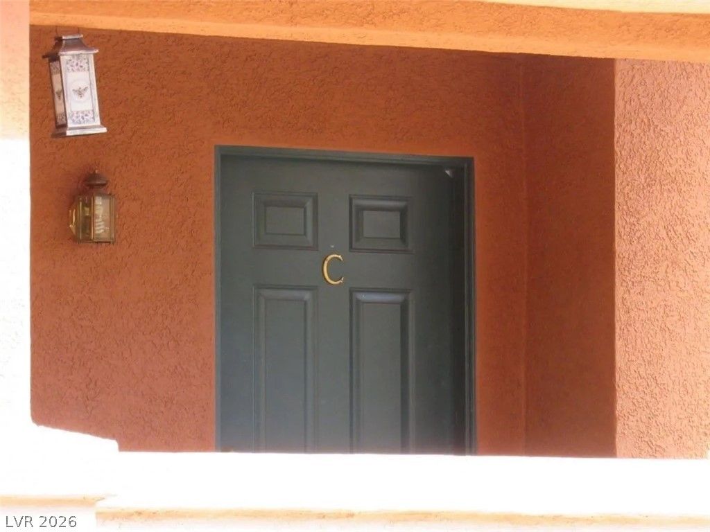 378 Colleen Court C — photo 3