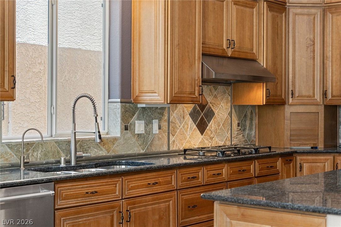 481 Las Alturas Avenue — photo 3