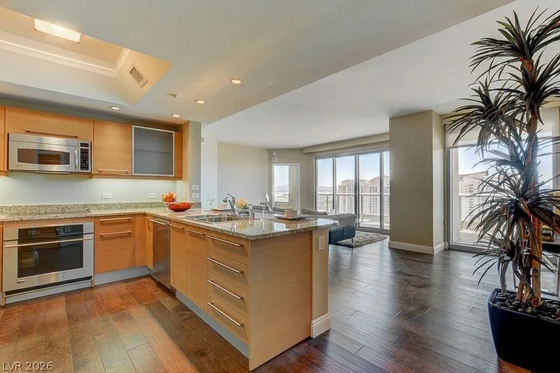 222 KAREN Avenue 3805 — photo 3