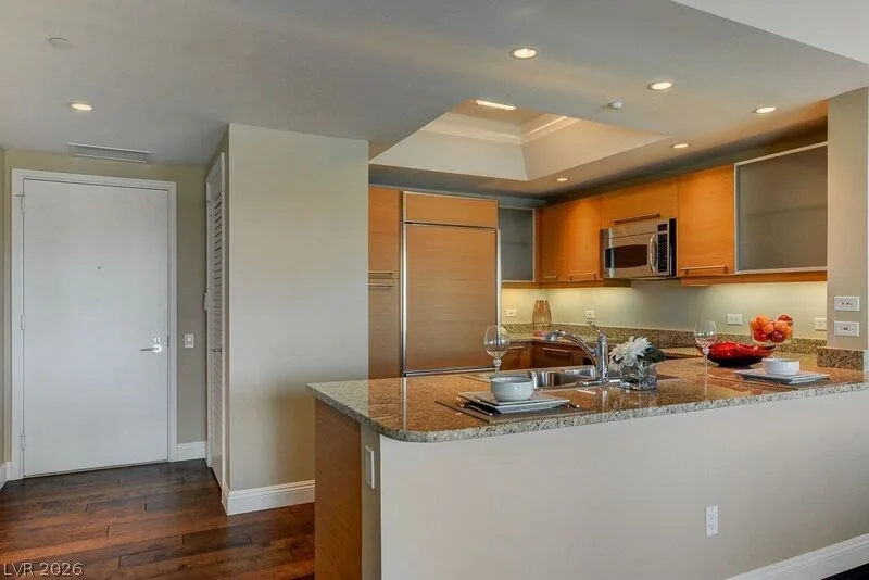 222 KAREN Avenue 3805 — photo 4