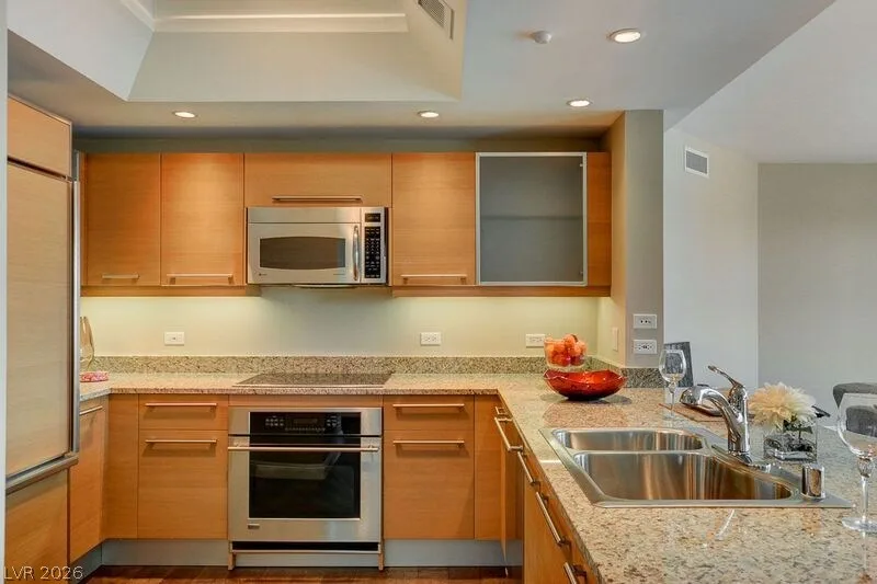 222 KAREN Avenue 3805 — photo 5