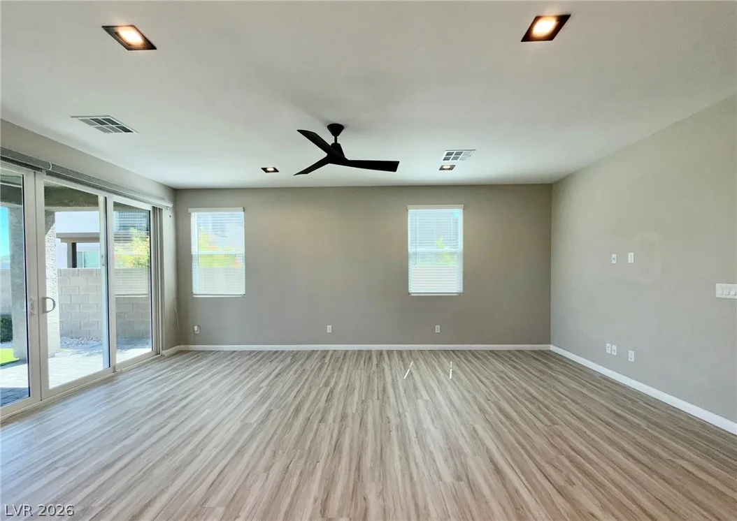 4442 Frias Falls Avenue — photo 5