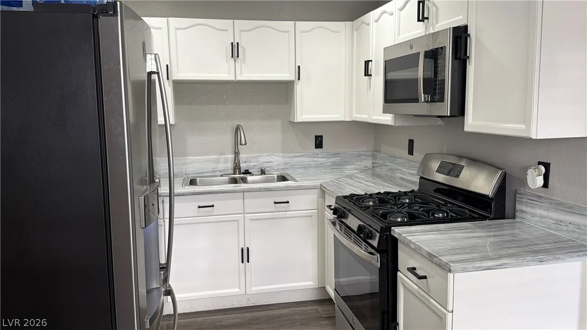 300 Amber Pine Street 207 — photo 4