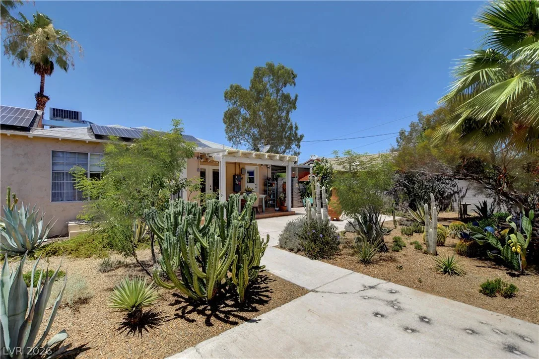 1349 Douglas Drive — photo 5