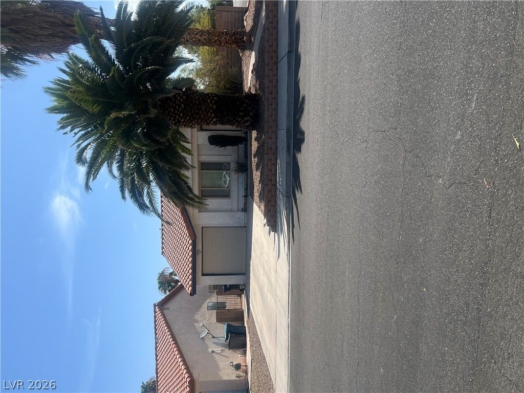 362 Manzanita Street — photo 3 of 4