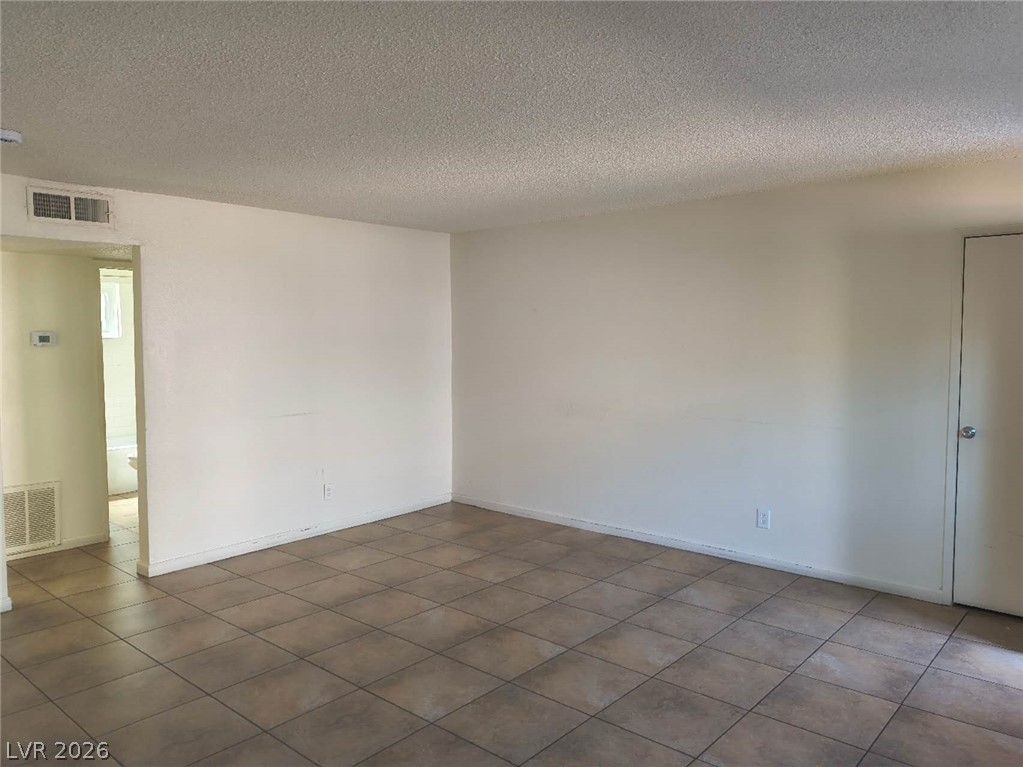 504 Calcaterra Circle B — photo 5 of 11