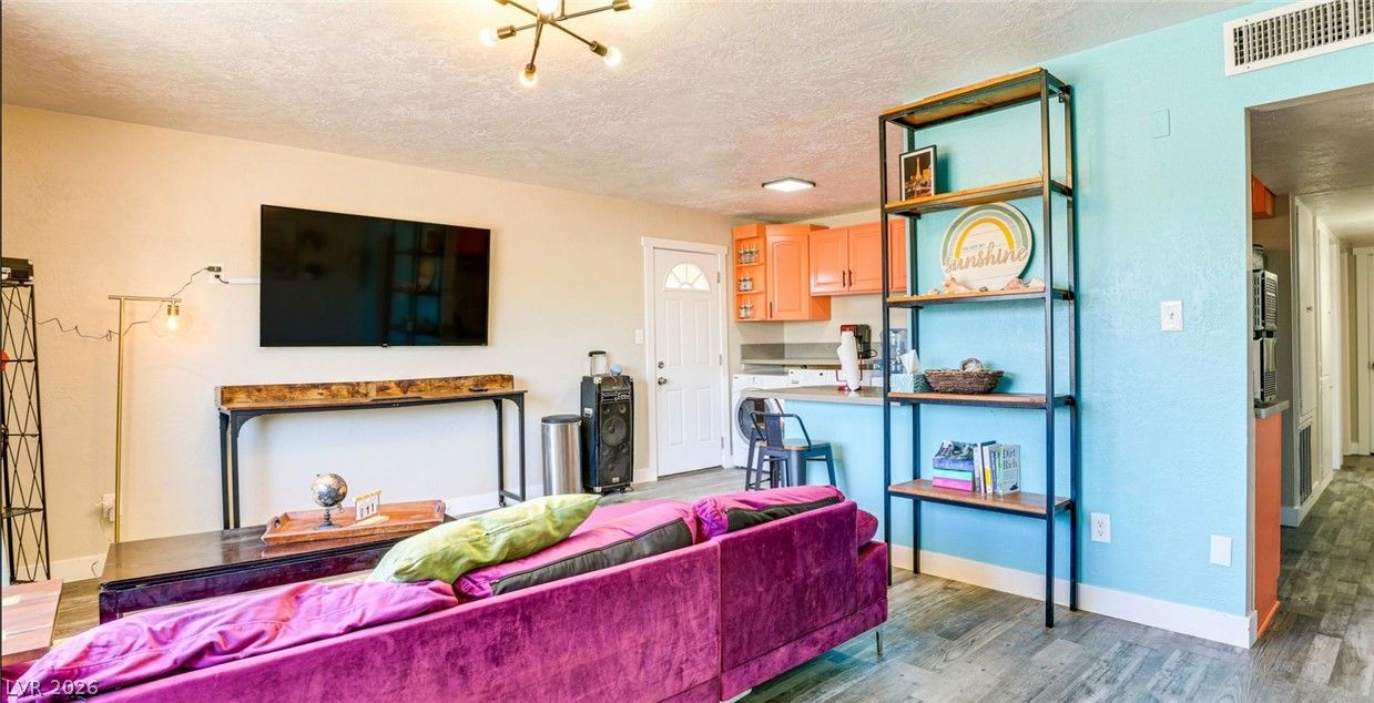 3247 Greenbriar Drive — photo 4 of 24