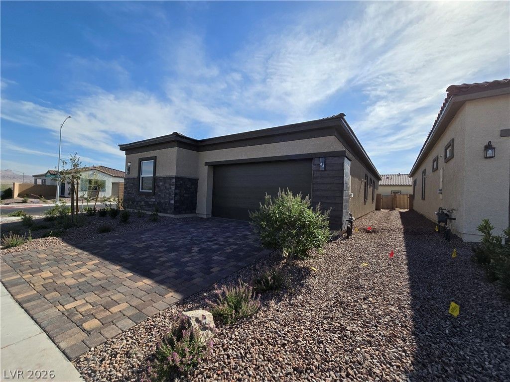 852 Weston Ridge Street — photo 2