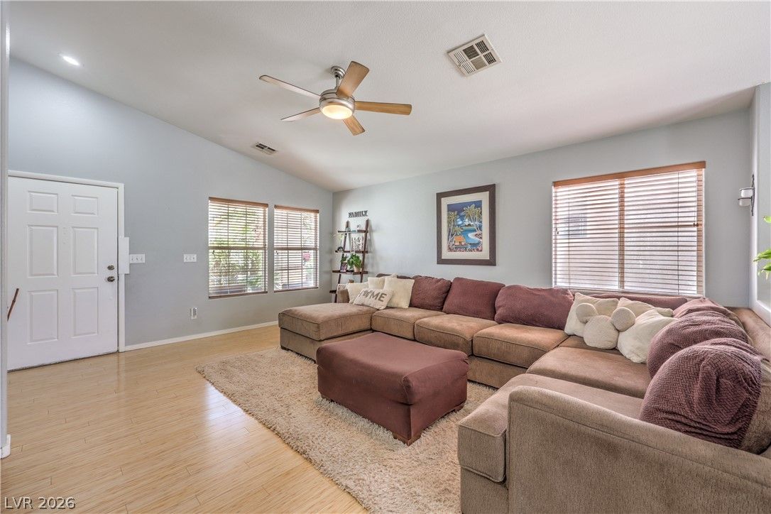 8548 Hidden Pines Avenue — photo 2