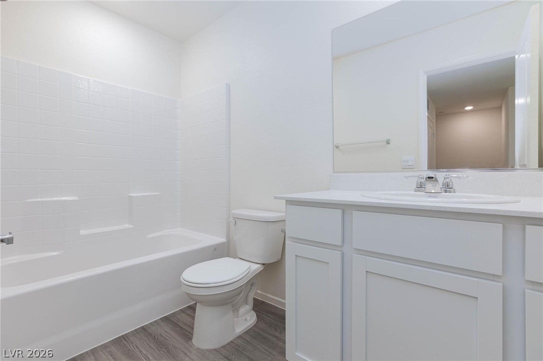 6061 Amaryllis Falls Street — photo 4