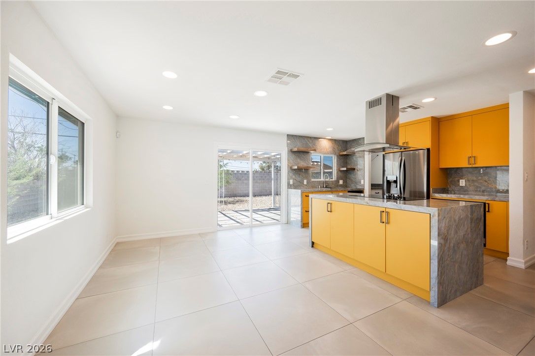 4521 Exposition Avenue — photo 3 of 27