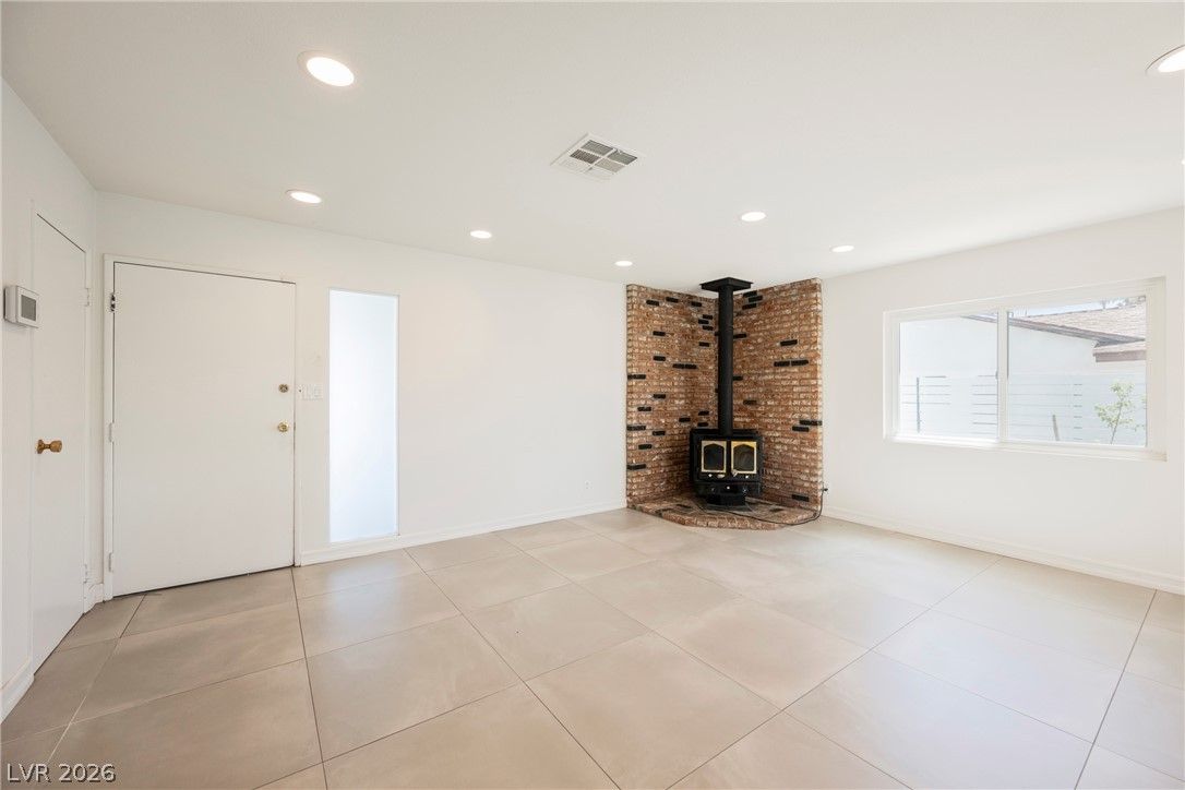 4521 Exposition Avenue — photo 5 of 27