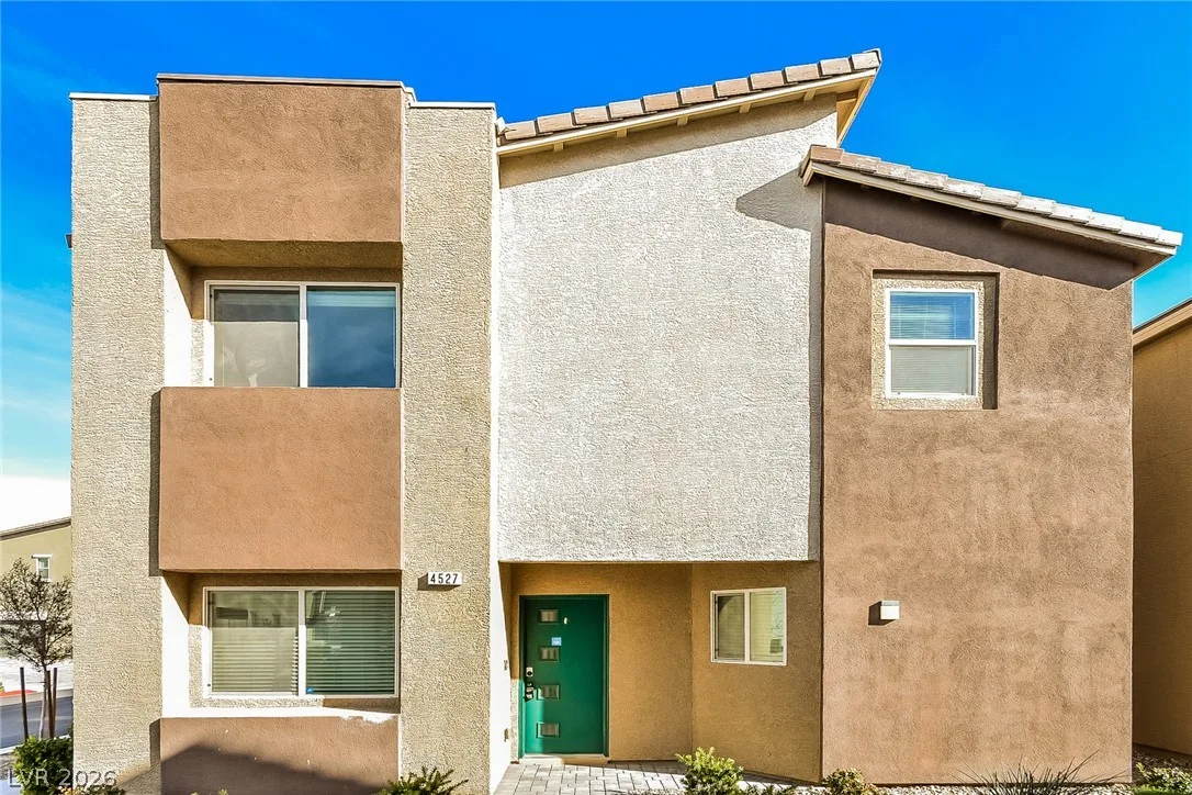 4527 Sapphire Moon Avenue — photo 3