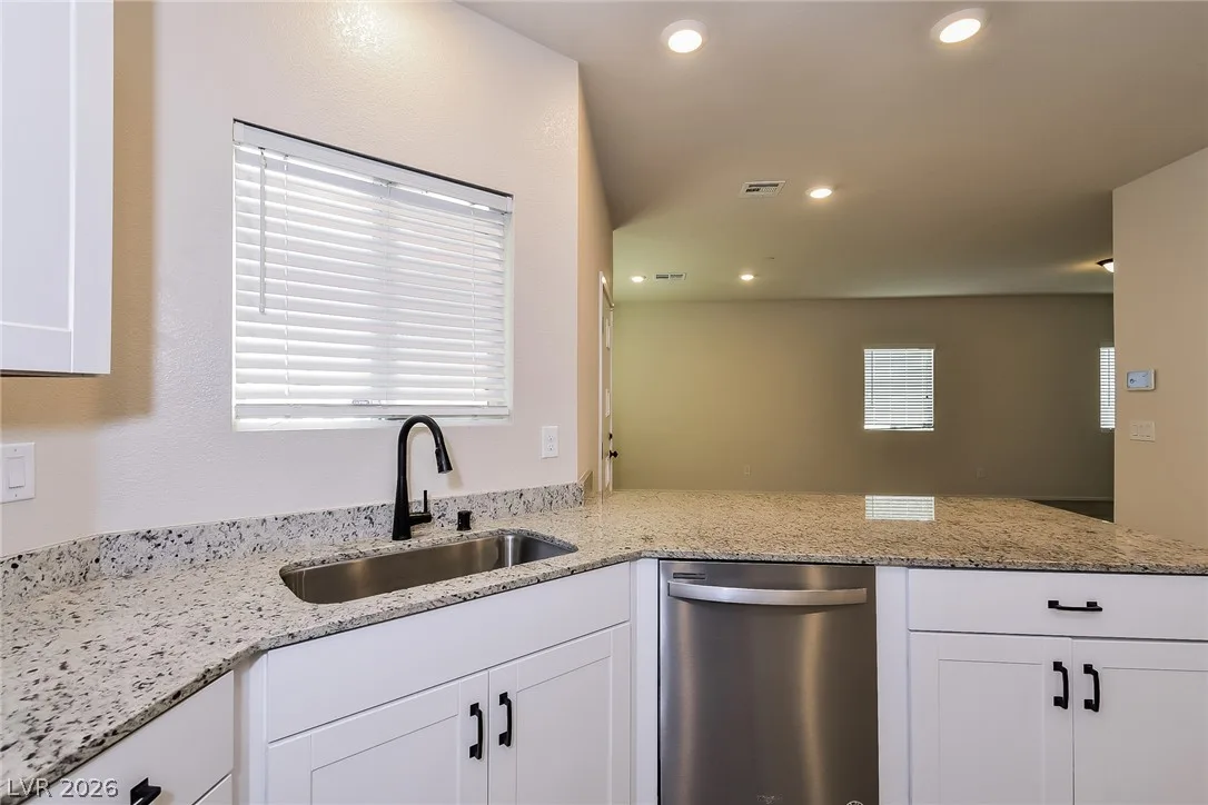 4527 Sapphire Moon Avenue — photo 5