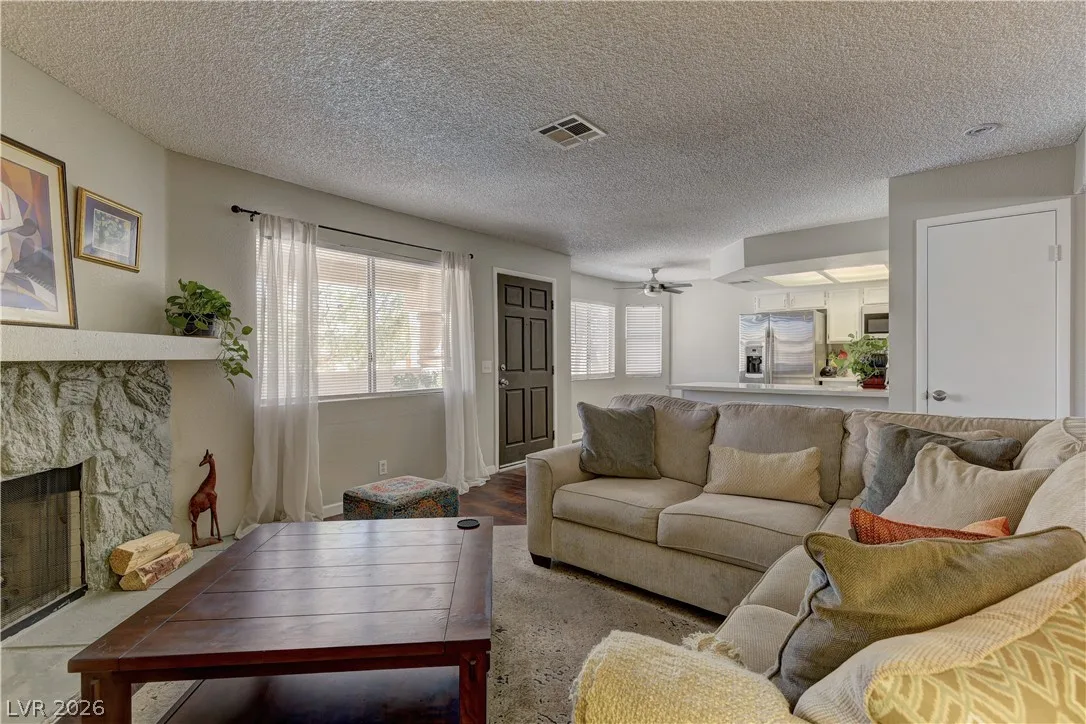 912 Falconhead Lane 201 — photo 4 of 13