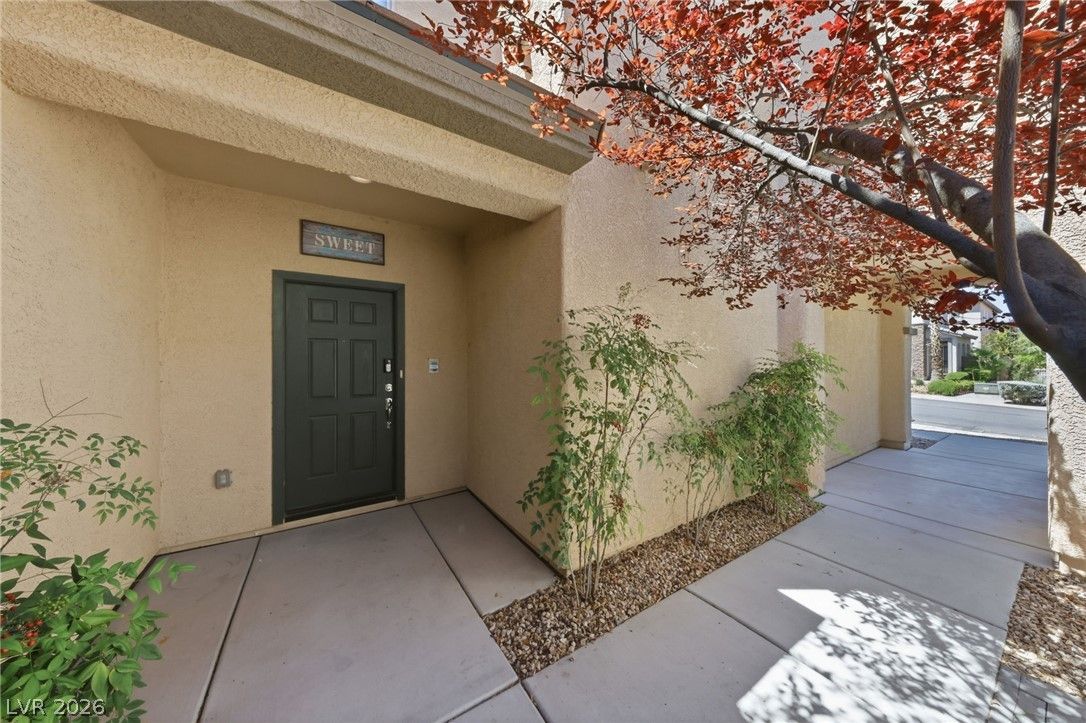 2632 Chateau Clermont Street — photo 2