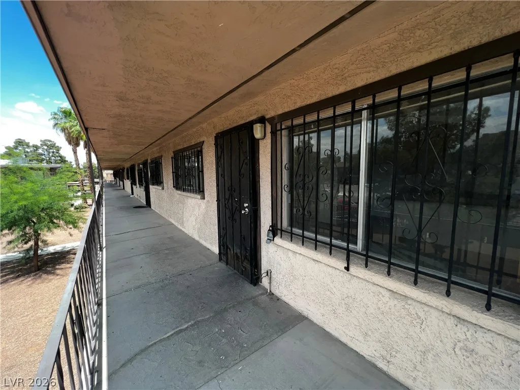 3720 Royal Crest st Street 14 — photo 3