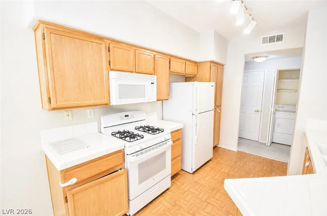 1050 East Cactus Avenue 1074 — photo 3