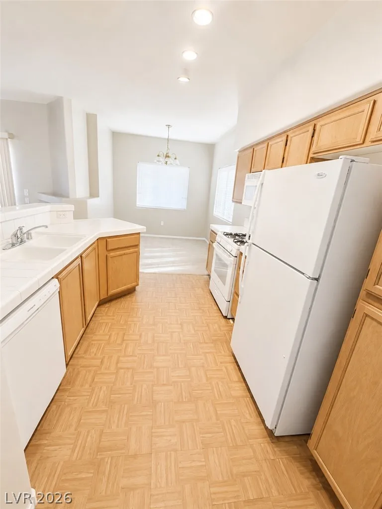 1050 East Cactus Avenue 1074 — photo 4