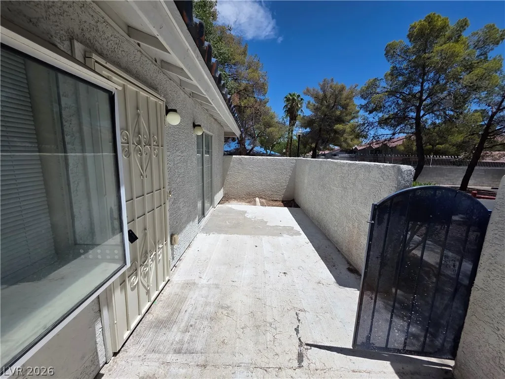 2121 Chertsey Drive D — photo 3