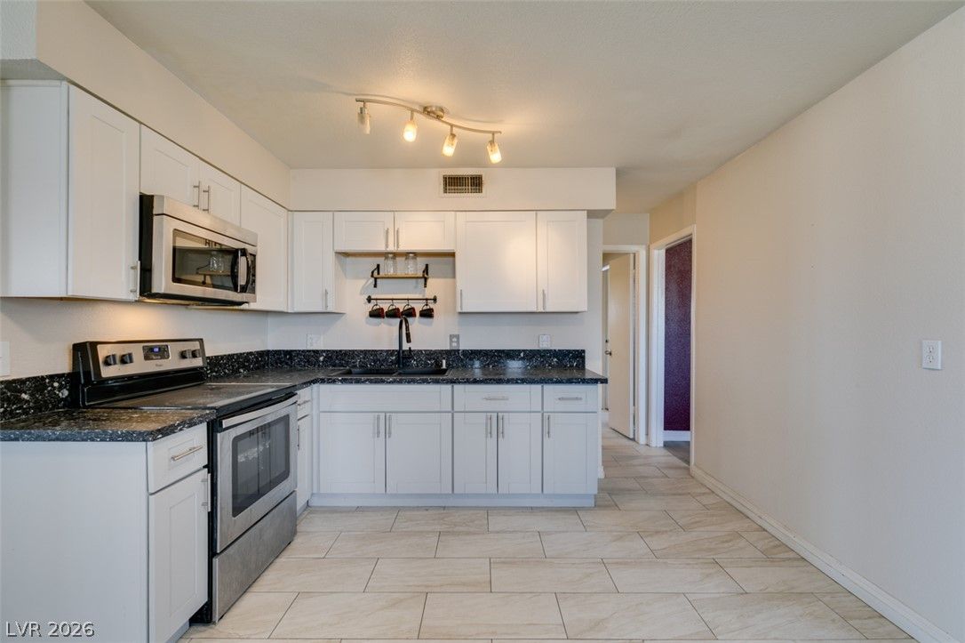 2737 Englestad Street — photo 2