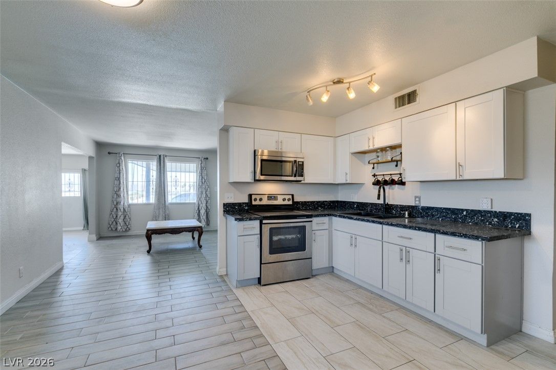 2737 Englestad Street — photo 3