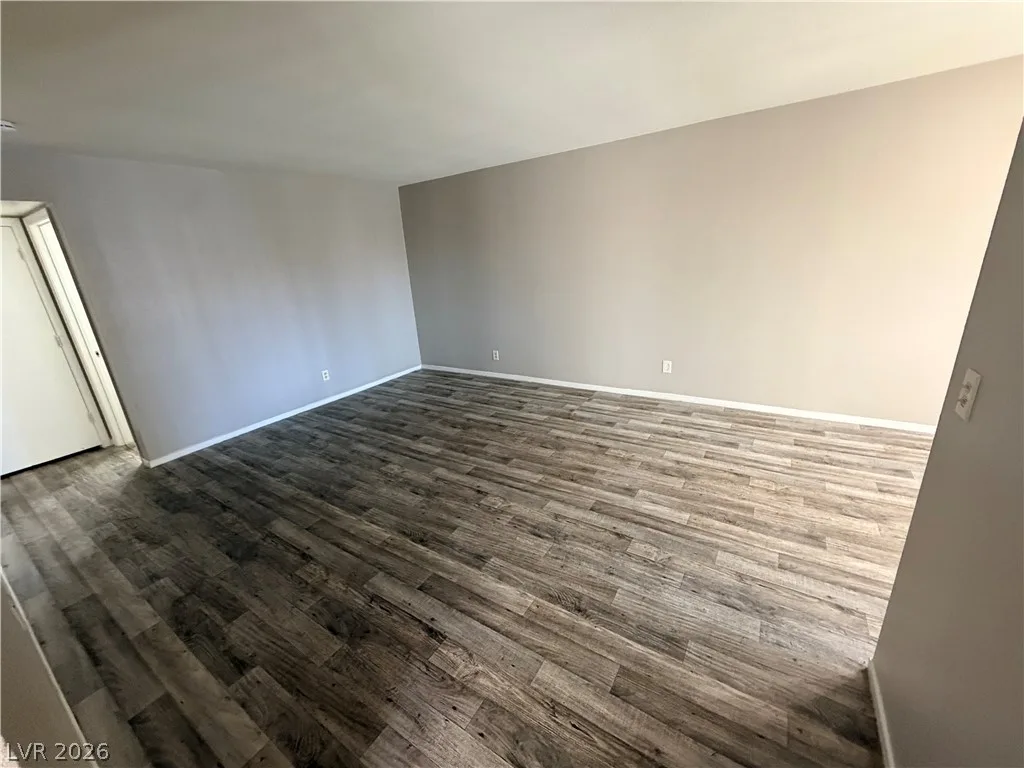 1405 Vegas Valley Drive 52 — photo 3