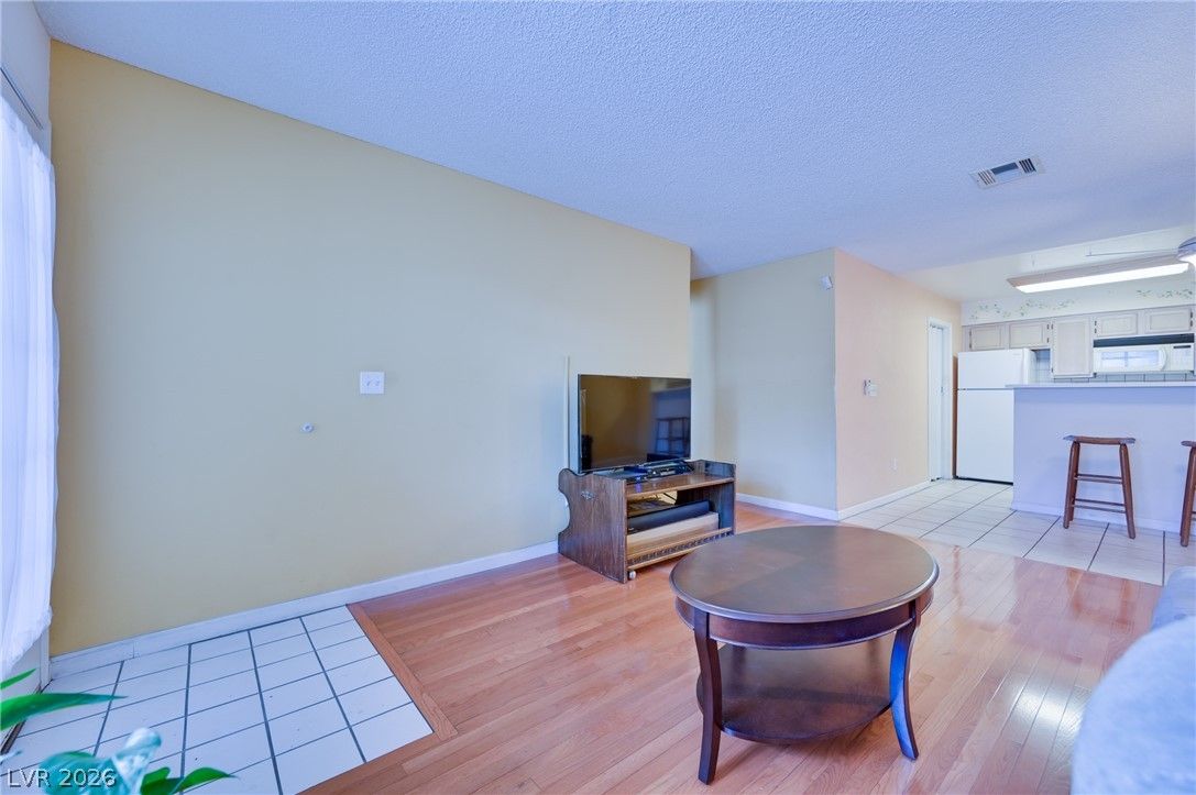 2032 Bavington Drive B — photo 3 of 40