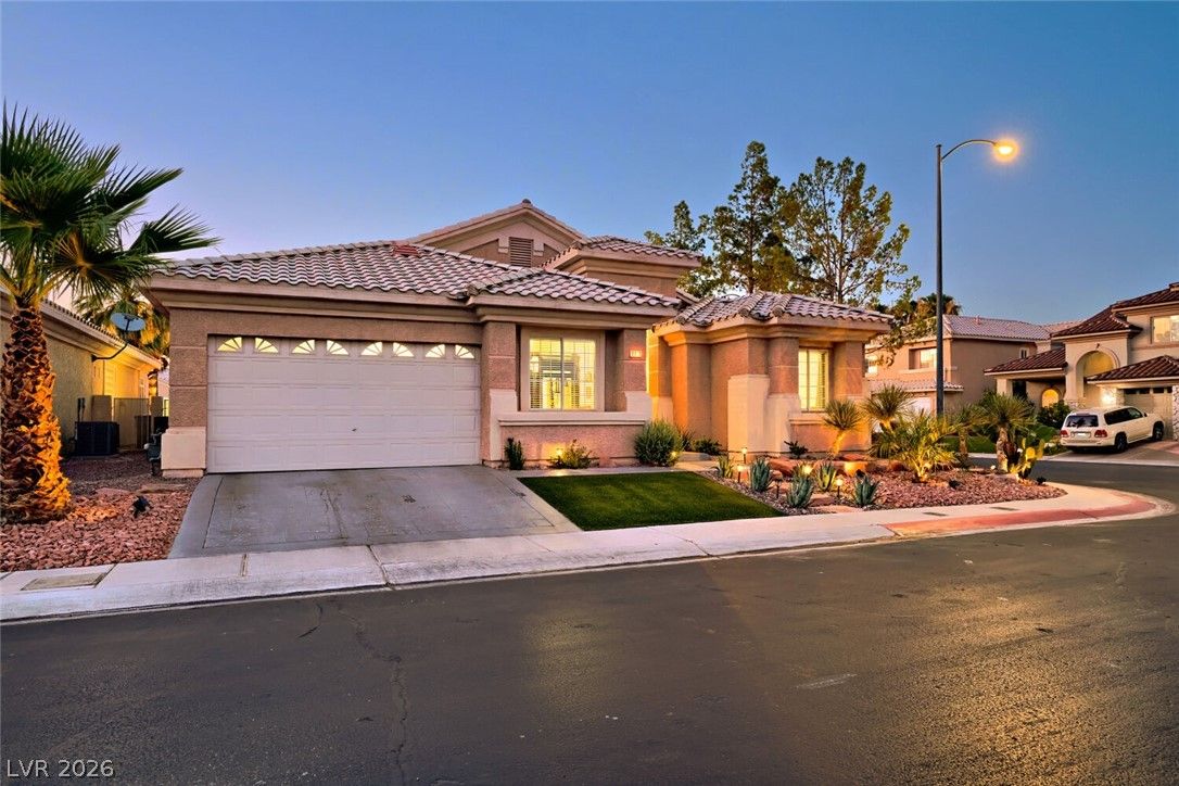 8870 Las Montanas Avenue — photo 3 of 35