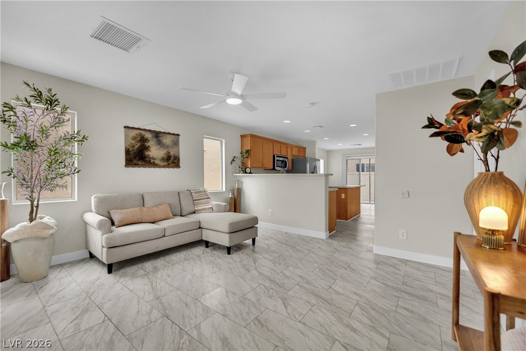 9473 Milkweed Canyon Avenue — photo 4