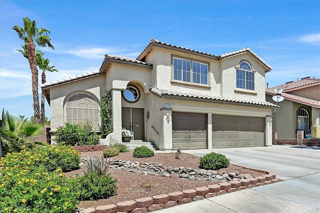 1579 Tangerine Rose Drive — photo 2