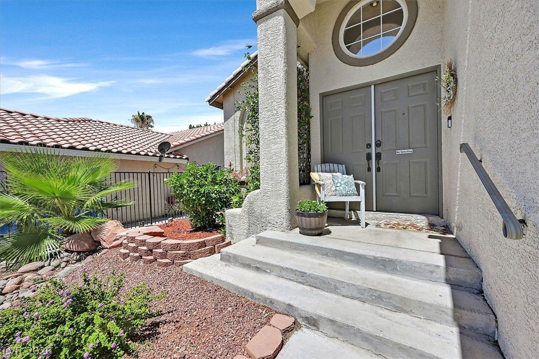 1579 Tangerine Rose Drive — photo 3