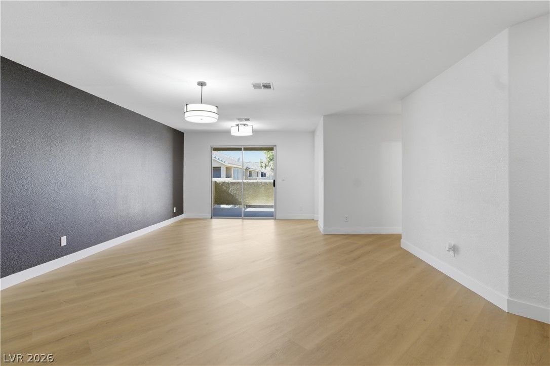 1501 Linnbaker Lane 202 — photo 3