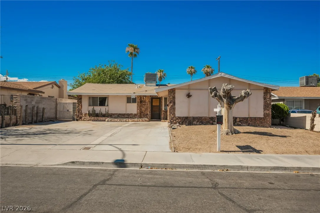 5820 Carmen Boulevard — photo 2