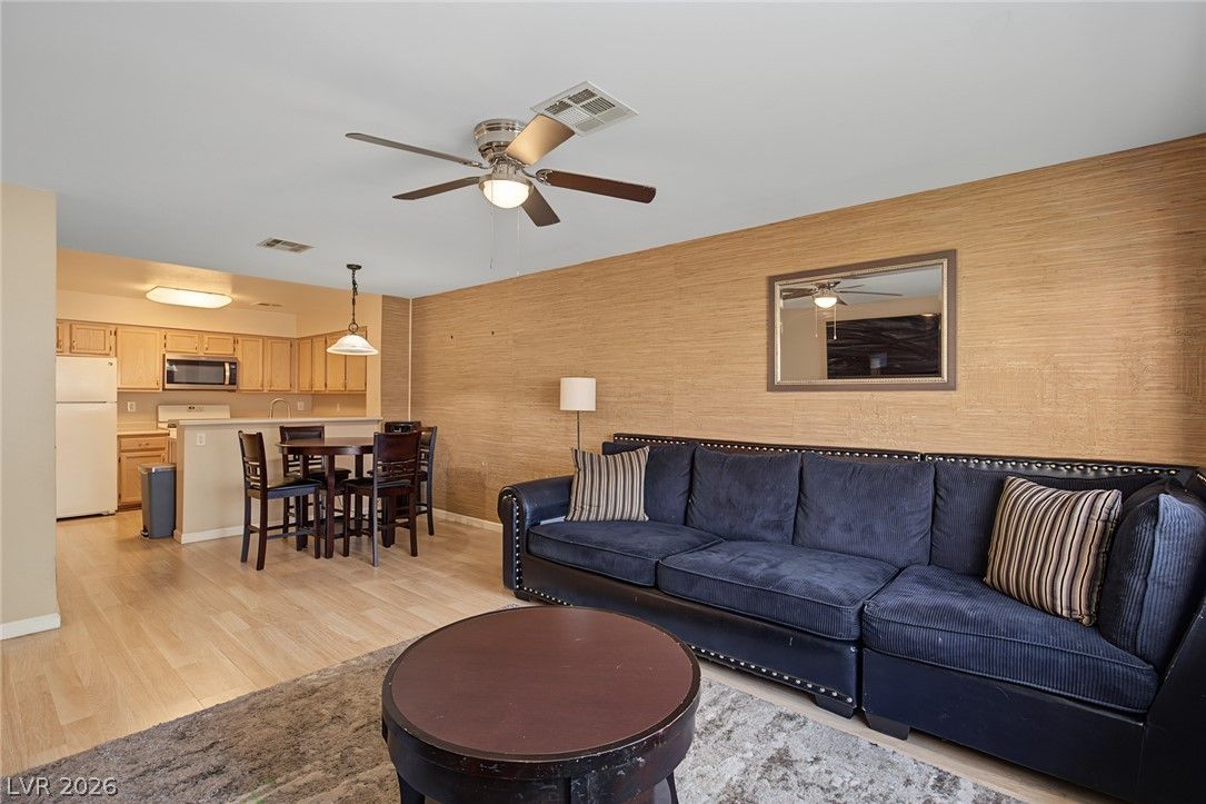2140 Willowbury Drive C — photo 3
