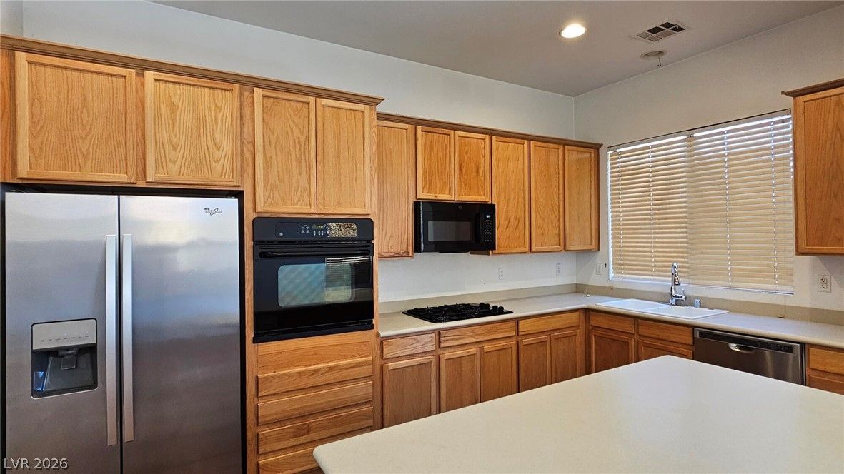 10425 Foggy Glen Avenue — photo 4 of 18