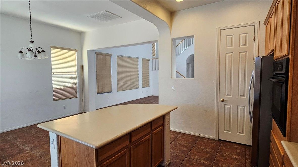 10425 Foggy Glen Avenue — photo 5 of 18