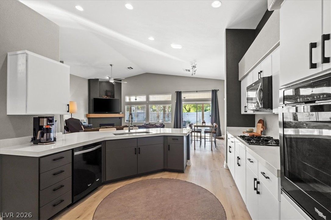 6717 Hawthorne Creek Court — photo 4
