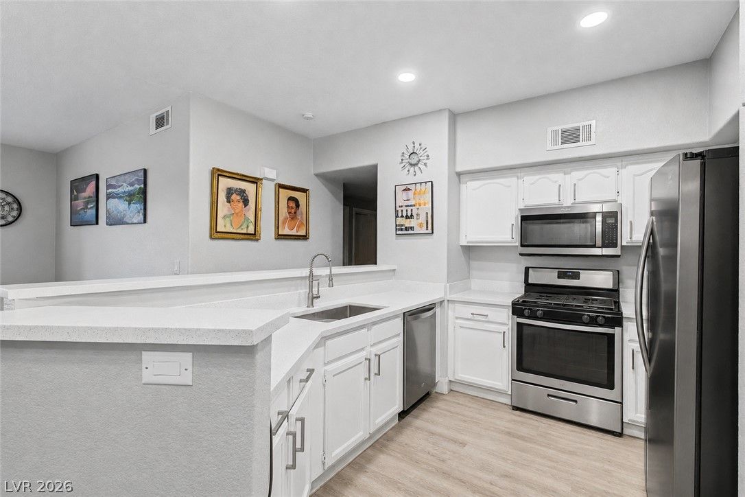 3400 Cabana Drive 1083 — photo 3 of 18