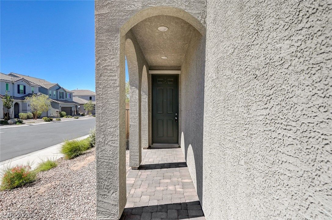 7018 Sylmar Avenue — photo 2