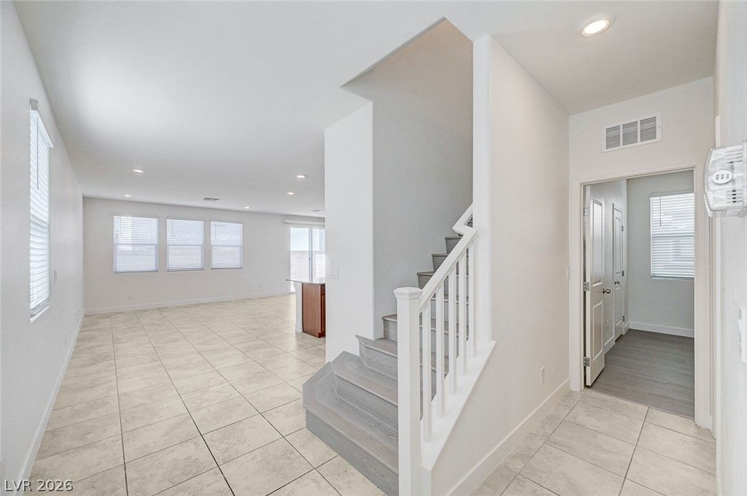 7018 Sylmar Avenue — photo 4