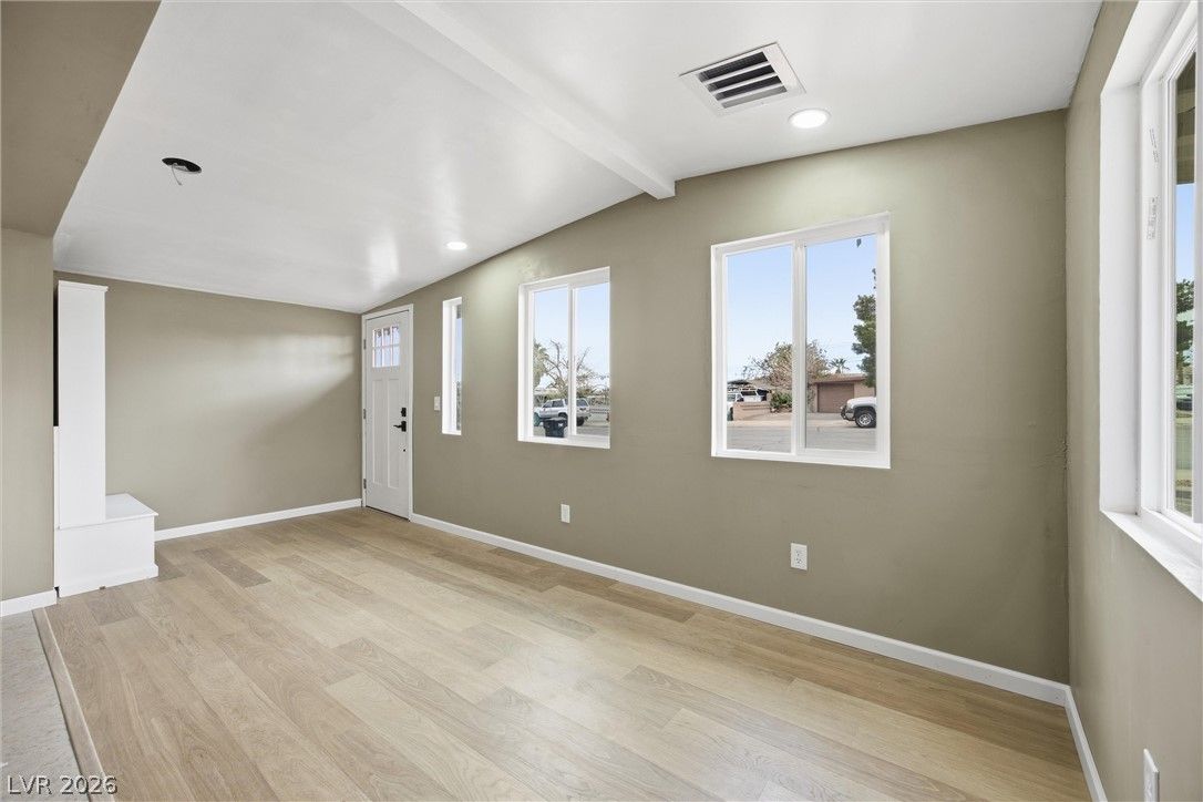256 Hillcrest Drive — photo 2