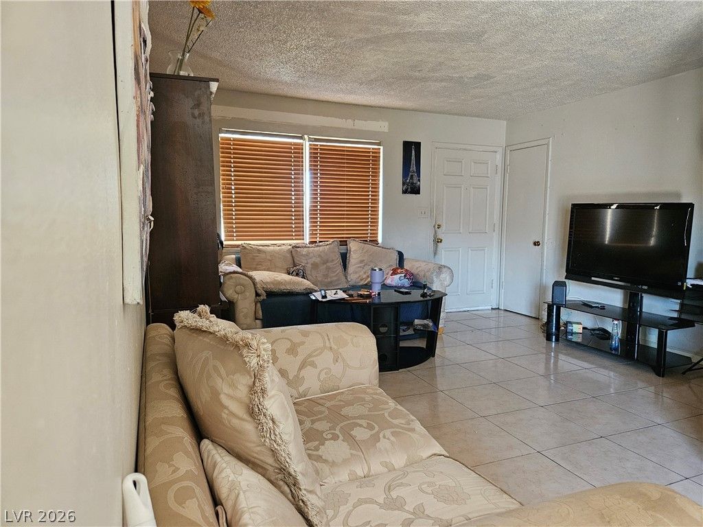 6545 Casada Way — photo 3 of 9