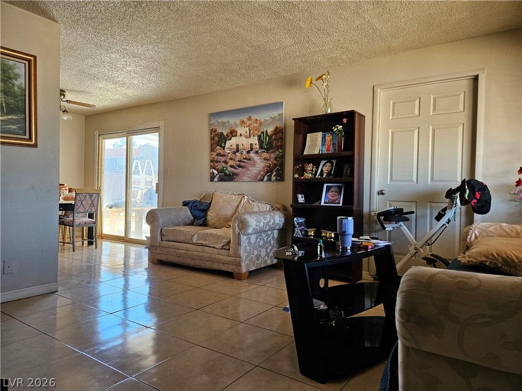 6545 Casada Way — photo 4 of 9